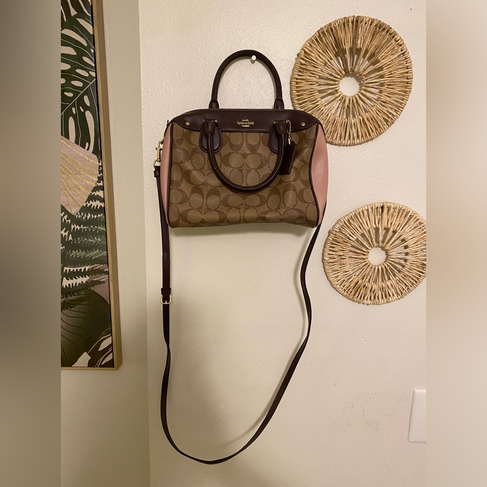 Selling because don’t use anymore

Coach purse long handle and short handles